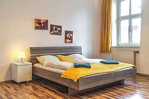 Spacious 2BR Apt Near Wiener Stadthalle