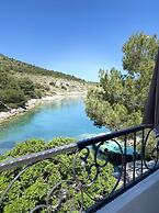 Private Hideaway in Zut Island