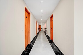 Townhouse Oak Sector 18 Metro Station