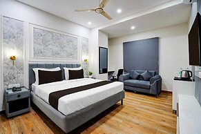 Townhouse Oak Sector 18 Metro Station
