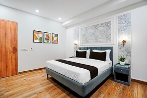 Townhouse Oak Sector 18 Metro Station