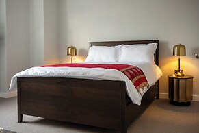 Stunning High Street Loft in Cheltenham