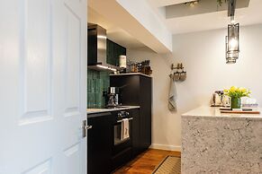 Stunning High Street Loft in Cheltenham