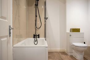 Stunning High Street Loft in Cheltenham