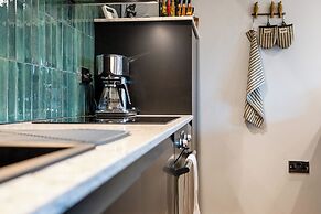 Stunning High Street Loft in Cheltenham
