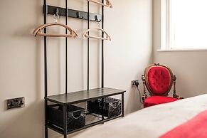 Stunning High Street Loft in Cheltenham
