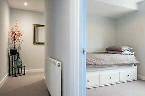 Stunning High Street Loft in Cheltenham