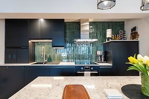 Stunning High Street Loft in Cheltenham