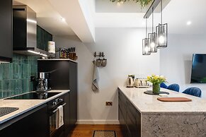 Stunning High Street Loft in Cheltenham