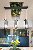 Stunning High Street Loft in Cheltenham