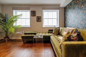 Stunning High Street Loft in Cheltenham