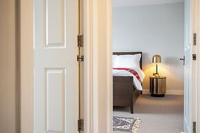 Stunning High Street Loft in Cheltenham