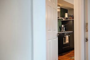 Stunning High Street Loft in Cheltenham