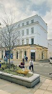 Stunning High Street Loft in Cheltenham