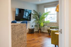 Stunning High Street Loft in Cheltenham