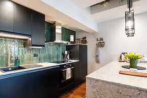 Stunning High Street Loft in Cheltenham