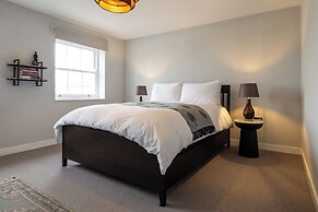 Stunning High Street Loft in Cheltenham
