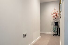 Stunning High Street Loft in Cheltenham