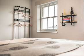 Stunning High Street Loft in Cheltenham