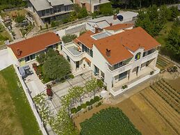 Tranquil Country Villa in Naklice