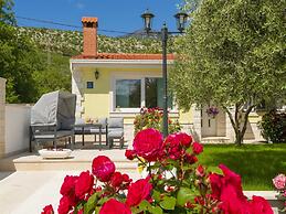 Tranquil Country Villa in Naklice