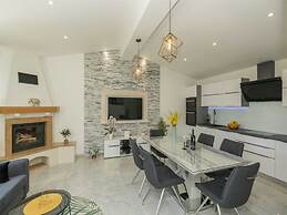 Tranquil Country Villa in Naklice