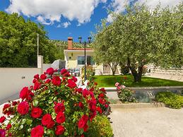 Tranquil Country Villa in Naklice