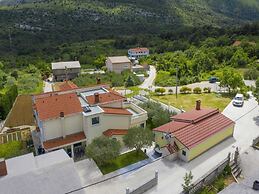 Tranquil Country Villa in Naklice
