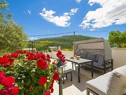 Tranquil Country Villa in Naklice