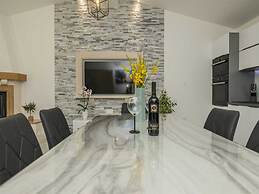 Tranquil Country Villa in Naklice