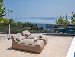 Luxury Seaview Villa With Jacuzzi