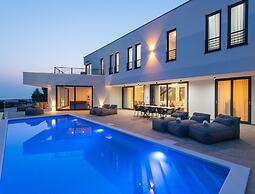 Luxury Seaview Villa With Jacuzzi