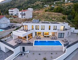Luxury Seaview Villa With Jacuzzi