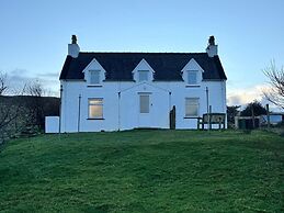 2 Borrodale - Sleeps 4 & Beautiful Mountain View