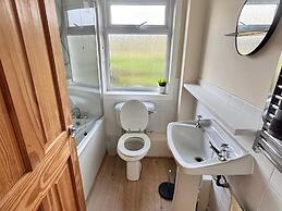 2 Borrodale - Sleeps 4 & Beautiful Mountain View
