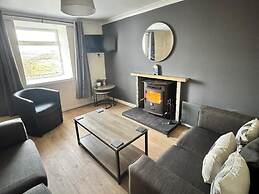 2 Borrodale - Sleeps 4 & Beautiful Mountain View