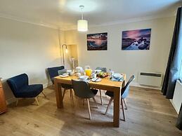 2 Borrodale - Sleeps 4 & Beautiful Mountain View