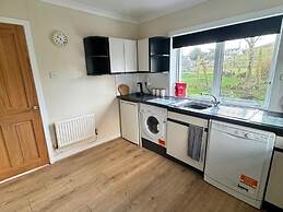 2 Borrodale - Sleeps 4 & Beautiful Mountain View
