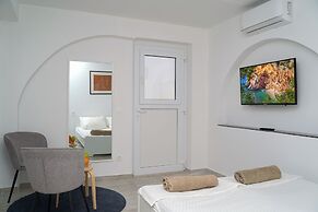 Victor - Adorable Studio with Terrace