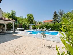 Paradise Villa in the Countryside