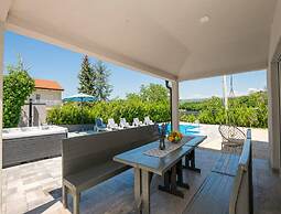 Paradise Villa in the Countryside