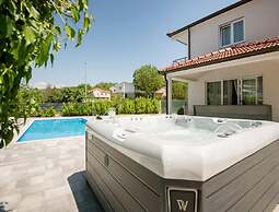 Paradise Villa in the Countryside