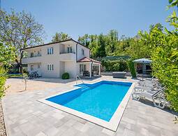 Paradise Villa in the Countryside