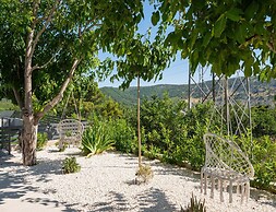 Villa Florinda With Pool Near Split