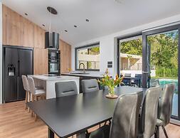 Villa Florinda With Pool Near Split
