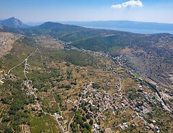 Villa Florinda With Pool Near Split