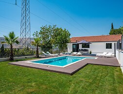 Villa Florinda With Pool Near Split