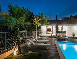 Villa Florinda With Pool Near Split