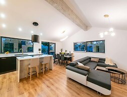 Villa Florinda With Pool Near Split