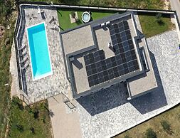 Lovrec Hillside Villa With Pool